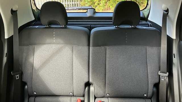 Hyundai INSTER 85kW 02 49kWh 5dr Auto Electric Hatchback