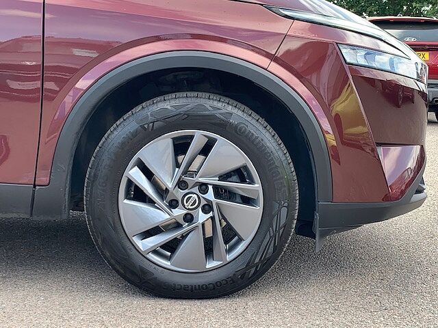Nissan QASHQAI 1.3 DiG-T MH 158 Acenta Premium 5dr Xtronic Red