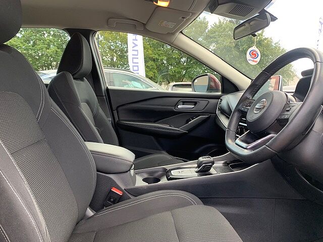 Nissan QASHQAI 1.3 DiG-T MH 158 Acenta Premium 5dr Xtronic Red