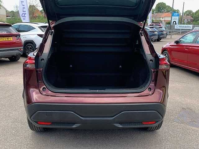 Nissan QASHQAI 1.3 DiG-T MH 158 Acenta Premium 5dr Xtronic Red