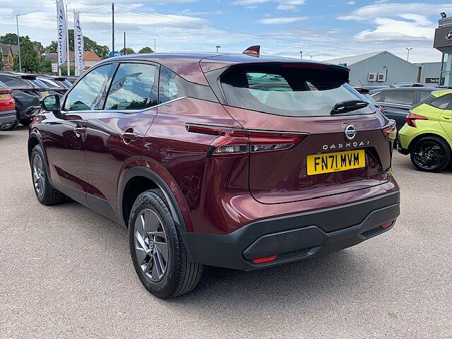 Nissan QASHQAI 1.3 DiG-T MH 158 Acenta Premium 5dr Xtronic Red