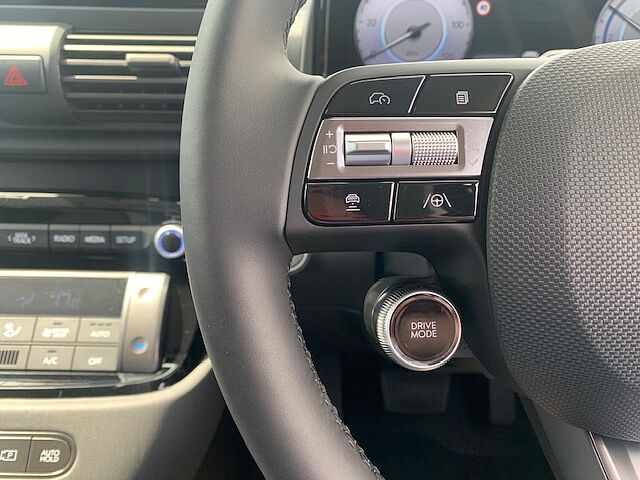 Hyundai INSTER 85kW 02 49kWh 5dr Auto Black