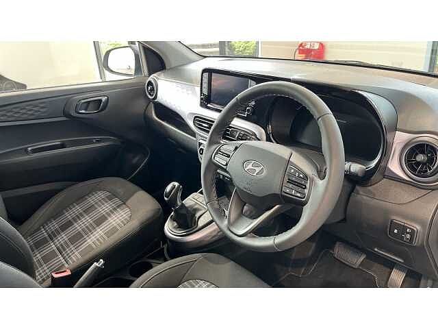 Hyundai i10 i10 5Dr HAT 1.2 MPi 79ps Premium NAV AU