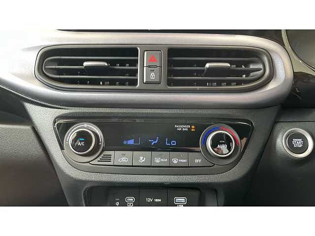 Hyundai i10 i10 5Dr HAT 1.2 MPi 79ps Premium NAV AU