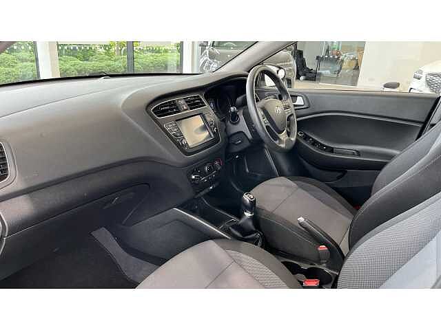 Hyundai I20 I20 1.2 MPi Play 5dr WHITE