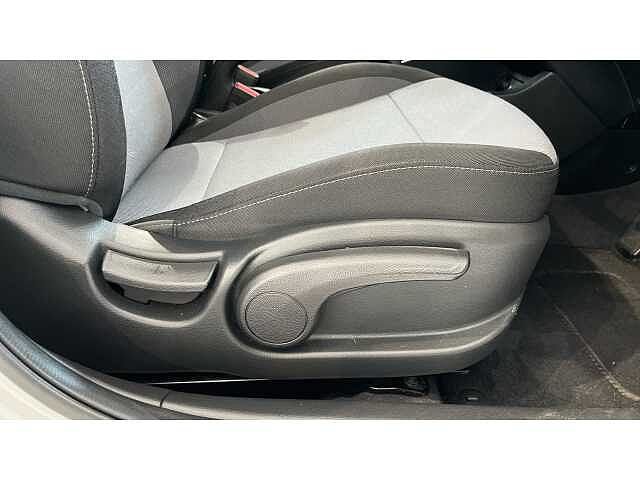 Hyundai I20 I20 1.2 MPi Play 5dr WHITE