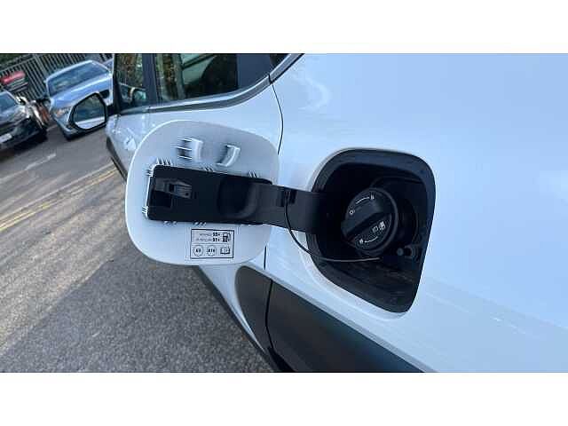 Hyundai KONA KONA 1.6T 138 Advance 5dr Serenity White