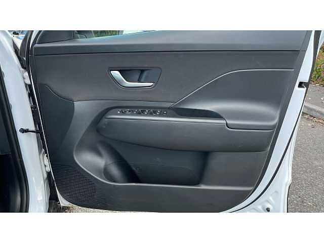 Hyundai KONA KONA 1.6T 138 Advance 5dr Serenity White
