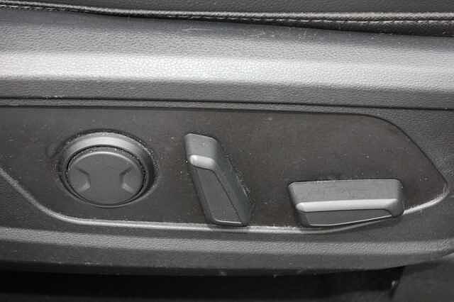 Hyundai TUCSON 1.6 TGDi Plug-in Hybrid Ultimate 5dr 4WD Auto Black