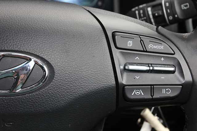 Hyundai KONA 1.0 TGDi 48V MHEV SE Connect 5dr Red