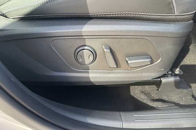 Hyundai TUCSON 1.6T Hybrid Ultimate 5dr Auto Shimmering Silver