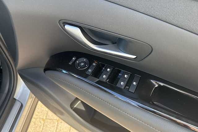 Hyundai TUCSON 1.6T Hybrid Ultimate 5dr Auto Shimmering Silver