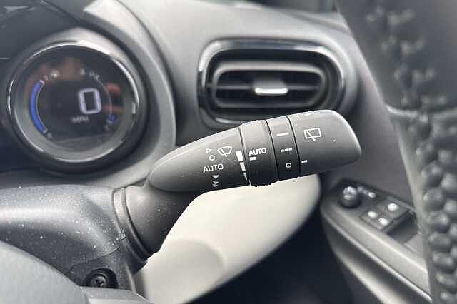 Toyota Yaris 1.5 Hybrid Excel 5dr CVT