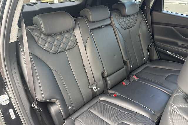 Hyundai SANTA FE 1.6 TGDi Plug-in Hybrid Premium 5dr 4WD Auto Black