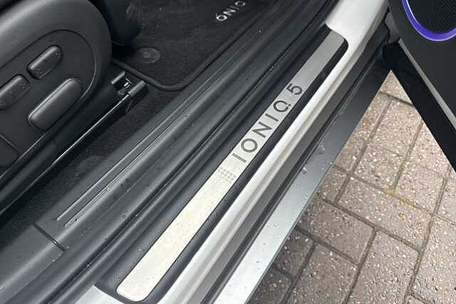 Hyundai IONIQ 5 239kW Ultimate 84 kWh 5dr AWD Auto White