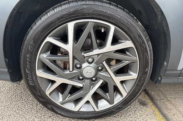 Hyundai KONA 1.6 GDi Hybrid Premium 5dr DCT Shadow Grey