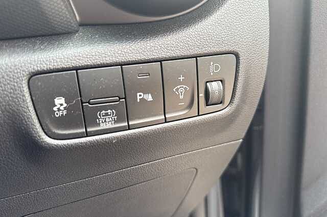 Hyundai KONA 1.6 GDi Hybrid Premium 5dr DCT Shadow Grey