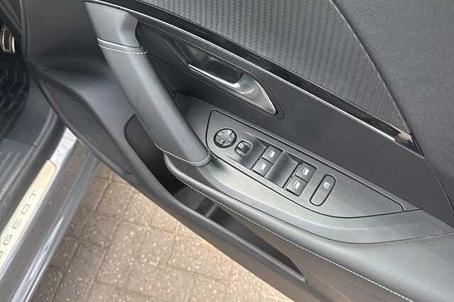 Peugeot E-2008 115kW GT 54kWh 5dr Auto