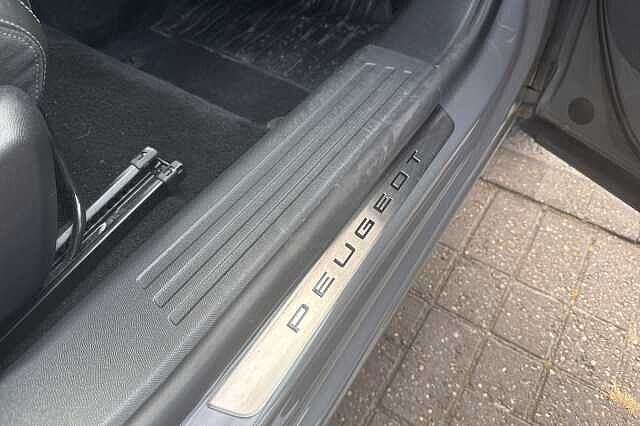 Peugeot E-2008 115kW GT 54kWh 5dr Auto
