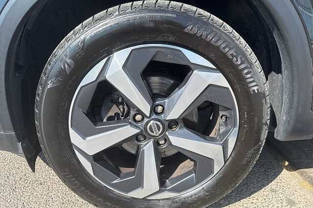 Nissan Qashqai 1.3 DiG-T MH N-Connecta 5dr