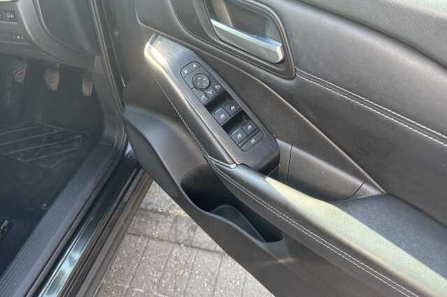 Nissan Qashqai 1.3 DiG-T MH N-Connecta 5dr