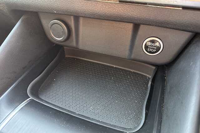 Nissan Qashqai 1.3 DiG-T MH N-Connecta 5dr