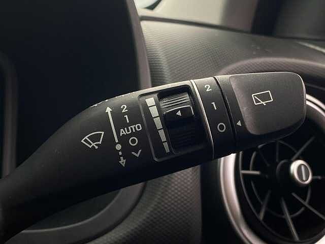 Hyundai KONA 39kWh Premium Auto 5dr (10.5kW Charger)