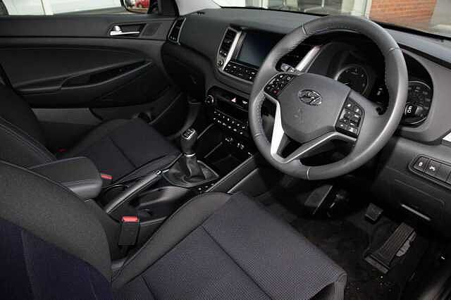 Hyundai TUCSON 1.7 CRDI Blue Drive SE NAV 2WD 5 Door Silver