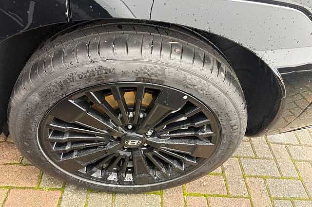 Hyundai SANTA FE 1.6T Calligraphy Auto 4WD Euro 6 (s/s) 5dr (7Seat) Black