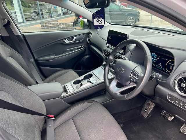 Hyundai KONA 39kWh Premium Auto 5dr (10.5kW Charger)