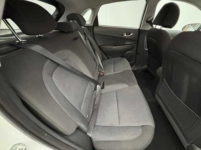 Hyundai KONA 39kWh Premium Auto 5dr (10.5kW Charger) White
