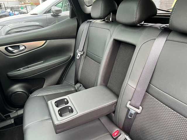 Nissan QASHQAI 1.3 DIG-T Tekna Euro 6 (s/s) 5dr Silver