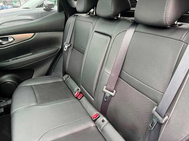 Nissan QASHQAI 1.3 DIG-T Tekna Euro 6 (s/s) 5dr Silver