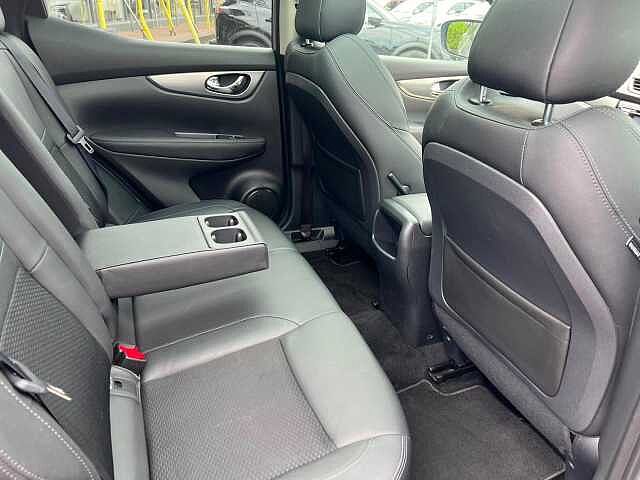 Nissan QASHQAI 1.3 DIG-T Tekna Euro 6 (s/s) 5dr Silver