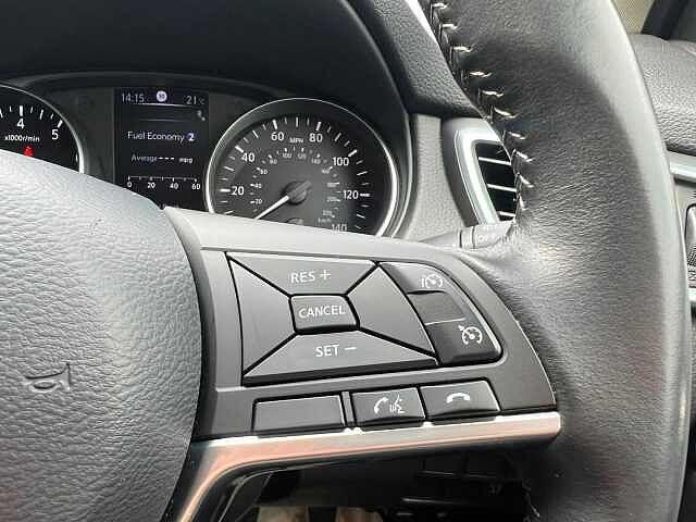 Nissan QASHQAI 1.3 DIG-T Tekna Euro 6 (s/s) 5dr Silver