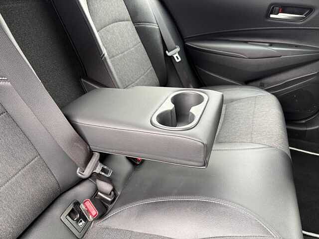Toyota Corolla 2.0 VVT-h Design Touring Sports CVT Euro 6 (s/s) 5dr