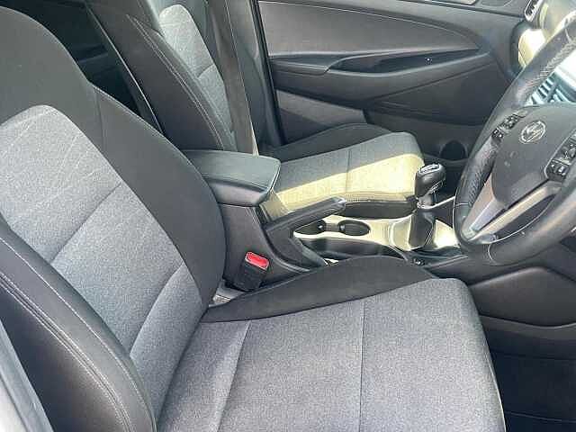 Hyundai TUCSON 1.6 GDi SE Nav Euro 6 (s/s) 5dr Polar White