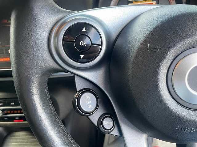 Smart fortwo 17.6kWh Premium Auto 2dr (22kW Charger)