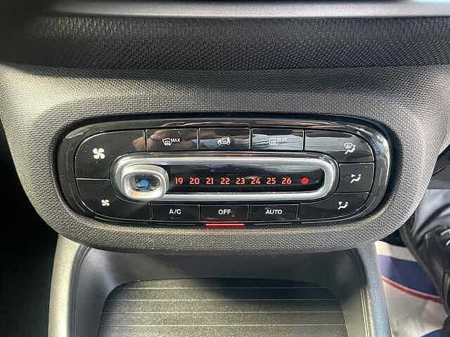 Smart fortwo 17.6kWh Premium Auto 2dr (22kW Charger)