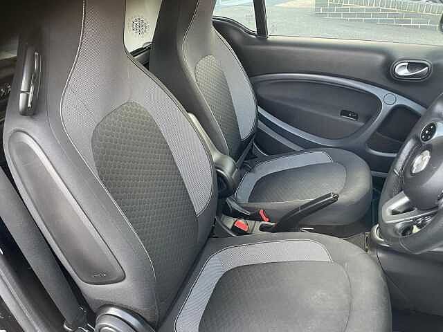 Smart fortwo 17.6kWh Premium Auto 2dr (22kW Charger)