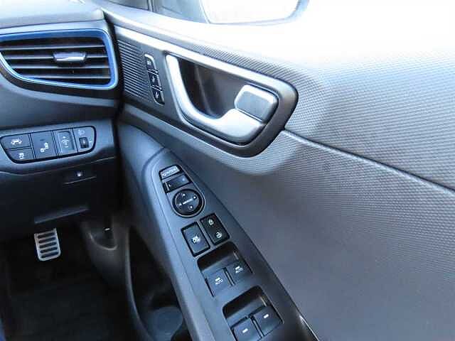 Hyundai Ioniq 1.6 GDi Hybrid Premium SE 5dr DCT