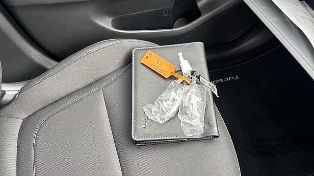 Hyundai TUCSON 1.6T 239 Hybrid Black Line 5dr Auto Hybrid Estate Shimmering Silver - Metallic