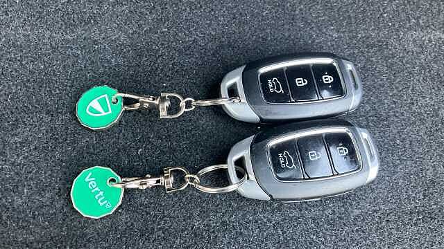 Hyundai KONA 150kW Premium 64kWh 5dr Auto Electric Hatchback White