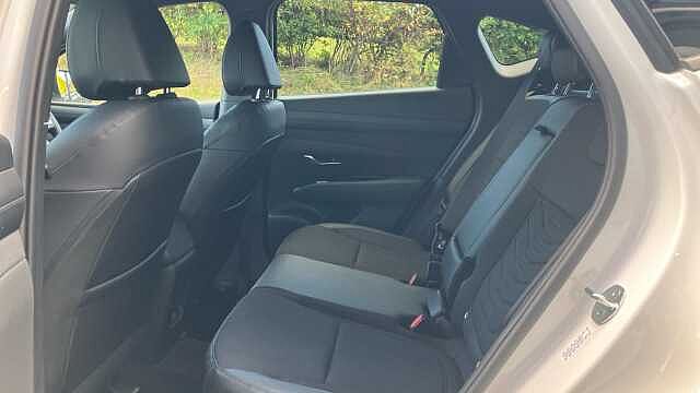 Hyundai TUCSON 1.6T 239 Hybrid Black Line 5dr Auto Hybrid Estate White