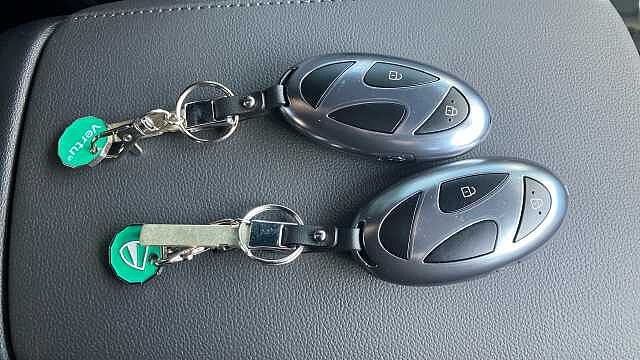 Hyundai TUCSON 1.6T 239 Hybrid Black Line 5dr Auto Hybrid Estate Silver