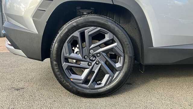 Hyundai TUCSON 1.6T 239 Hybrid Black Line 5dr Auto Hybrid Estate Silver