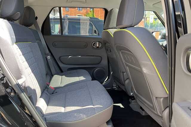 Hyundai INSTER Cross 49kWh 5dr Auto Black