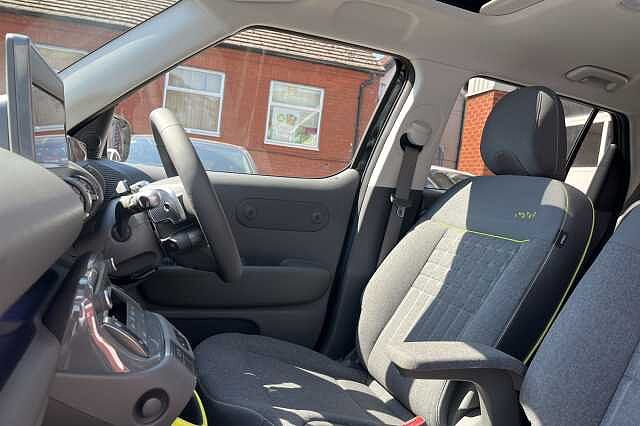 Hyundai INSTER Cross 49kWh 5dr Auto Black