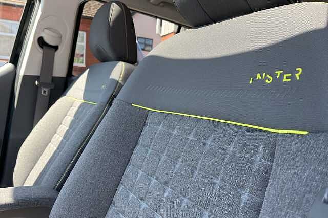 Hyundai INSTER Cross 49kWh 5dr Auto Black