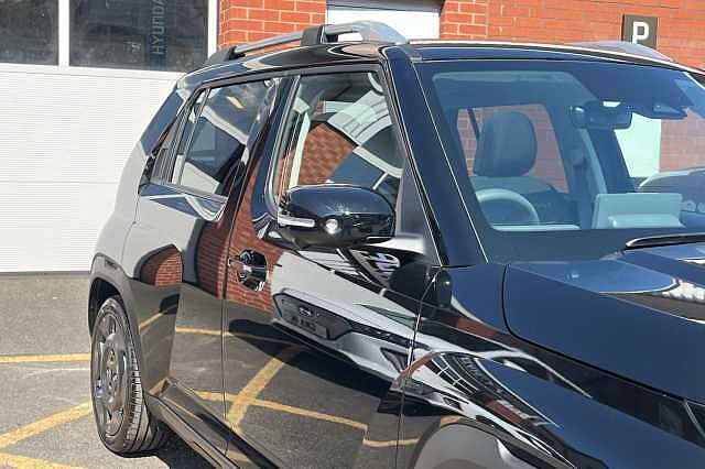 Hyundai INSTER Cross 49kWh 5dr Auto Black